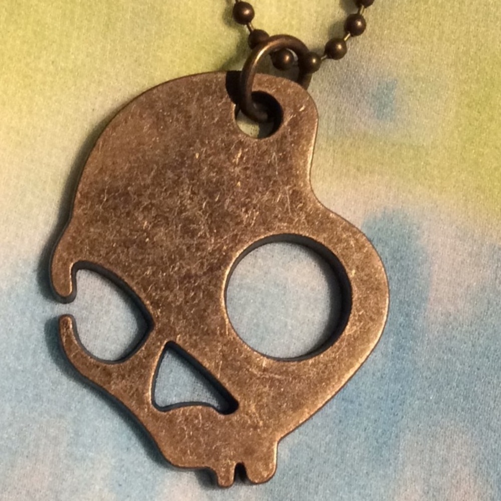🌹Gr8for Halloween Brass skull pendant necklace - Picture 1 of 4